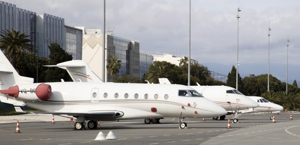 Les ambassadeurs et les diplomates dans le secteur des vols charters en jet daffaires